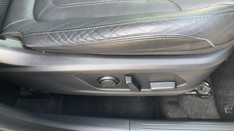 Hyundai TUCSON 1.6 TGDi 48V MHD 180 Ultimate 5dr 4WD DCT Petrol Estate